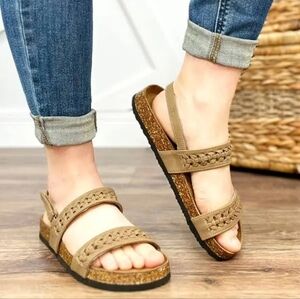 NIB- Outwoods Bork Vegan Leather Sandals size 9